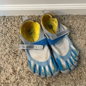 Vibram Fivefingers Blue Gray Bikila Mesh Running Shoes Womens Size 40 EU